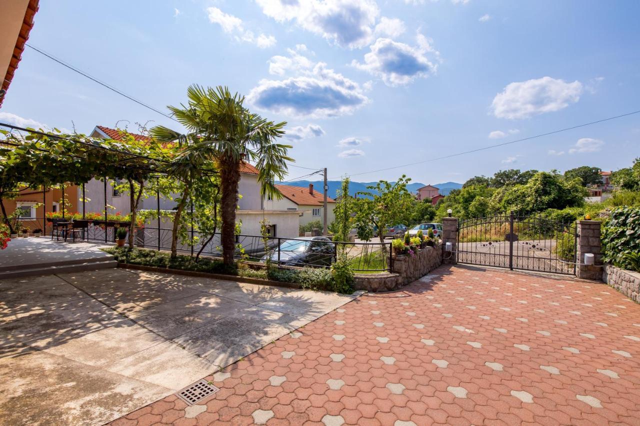 Apartment Flowers Kastav Exterior photo